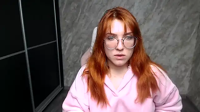 reginasmilee - Reginasmilee's free webcam - UK Sex Cams