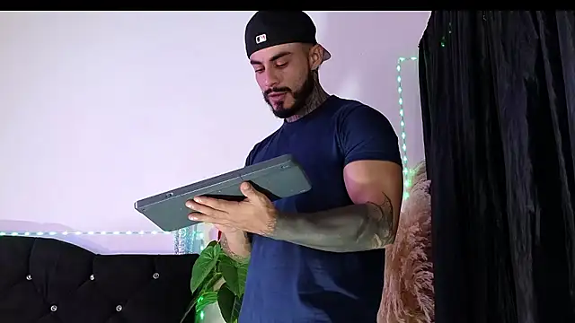 john_cartter1 Live Webcam on Stripchat