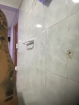 Webcam Model (Beella1_)  is live.Free join now!