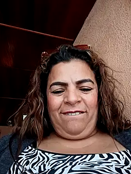 Mia-Glow Live Webcam on Stripchat