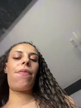 dear2002 Live Webcam on Stripchat