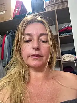 Webcam Model (moniquerainx)  is live.Free join now!