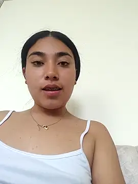 Webcam Model (AmberGold-)  is live.Free join now!