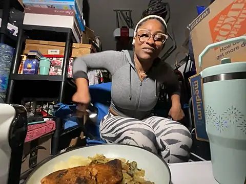 Webcam Model (wynterheat)  is live.Free join now!