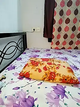 Webcam Model (LoveLy-Soneya)  is live.Free join now!