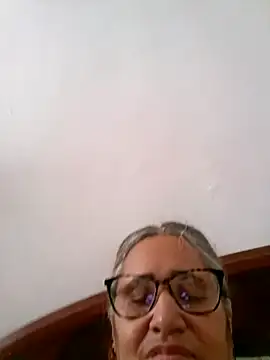 Webcam Model (_candi)  is live.Free join now!