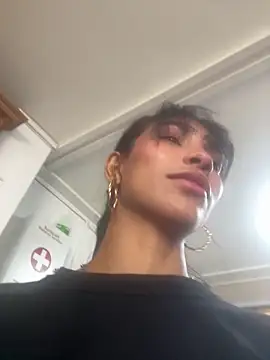 lauraaristizabal - LauraAristizabal's free webcam - UK Sex Cams