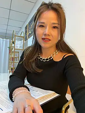 efangfang (F young) - 在店里脱衣服👚