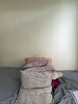 Webcam Model (Ivelleee_)  is live.Free join now!