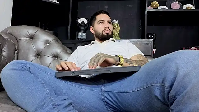 matteosantos - Matteosantos's free webcam - UK Sex Cams