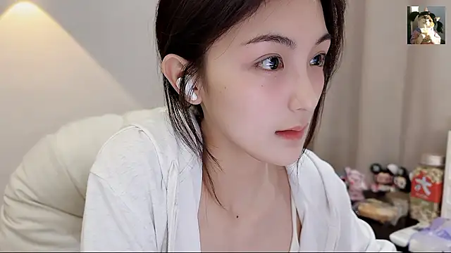 lh7 (F young) - 展馆黑黑的~我害怕~