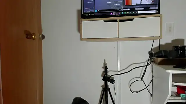 bigbooty-30 - Bigbooty-30's free webcam - UK Sex Cams