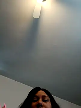 Webcam Model (RavenWatts)  is live.Free join now!