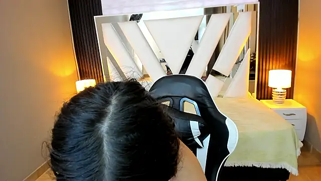 linda4petite - Linda4Petite's free webcam