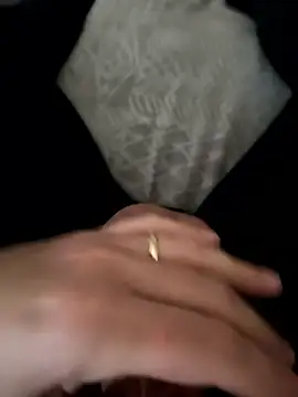 onbifeet (Ask my age) - Make me show cock while not alone