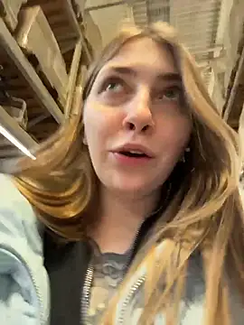 sunny___bunny (F young) - take OFF my jeans + start play w pussy