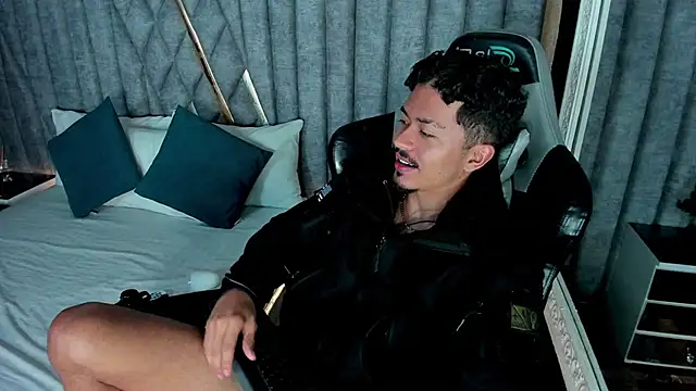 nicolaikarav (M young) - sexi dancing more oil