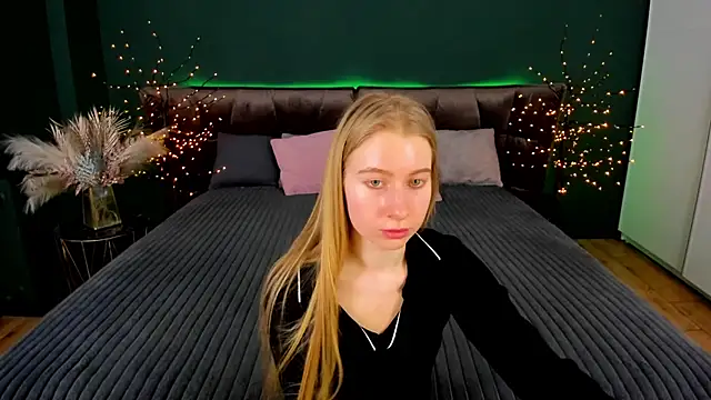 alina_blonde - Alina_Blonde's free webcam - UK Sex Cams