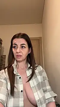 Webcam Model (Roxanne_Skye)  is live.Free join now!