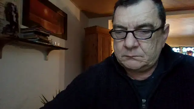 nobbie444 (M mature) - Dildo up the ass