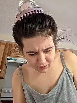 Webcam Model (Ashlovescannabis)  is live.Free join now!