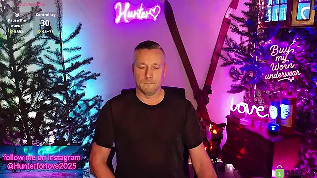 hunter_fl (Ask my age) - Ready for the hottest moment 😏✨