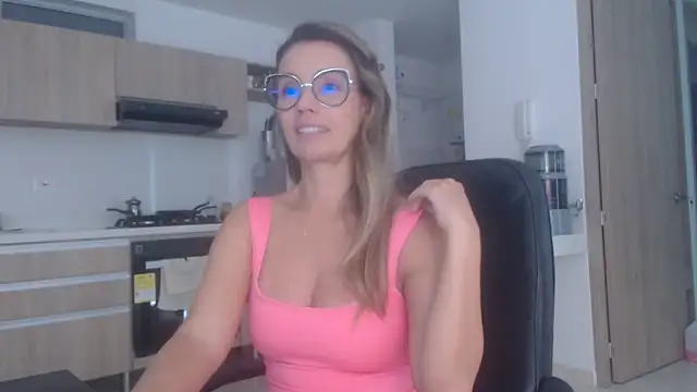 lovepaula - LovePaula's free webcam - UK Sex Cams