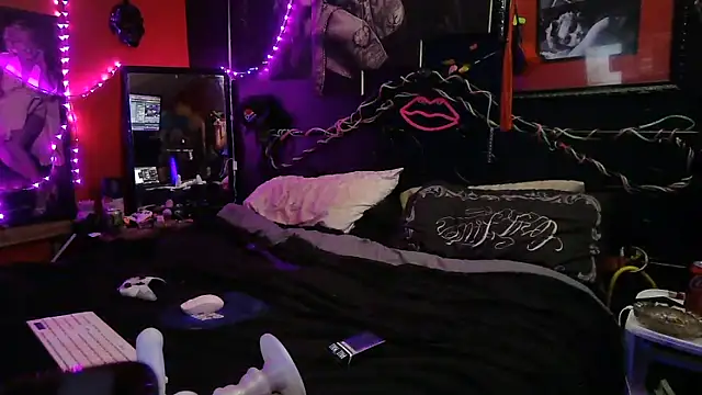 splash_queen420 (Ask my age) - Take Off Cheetah Outfit