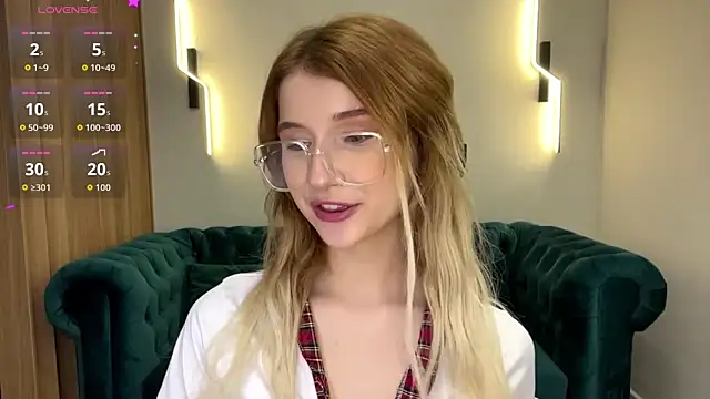 vikkiwittel (F teen) - Doggy and spank me x10