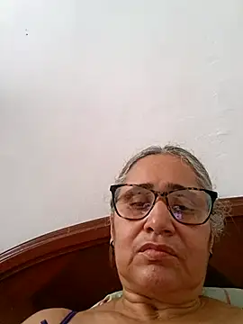 Webcam Model (_candi)  is live.Free join now!