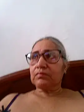 Webcam Model (_candi)  is live.Free join now!