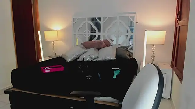 mikaelastone - MikaelaStone's free webcam