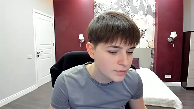 emiliayours - EmiliaYours's free webcam - UK Sex Cams