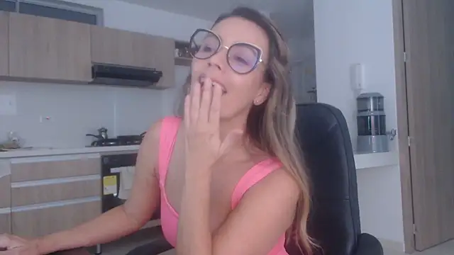 LovePaula webcam