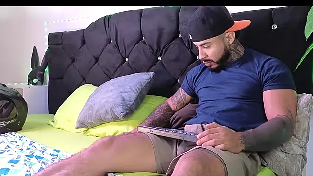 john_cartter1 Live Webcam on Stripchat