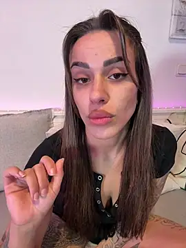 Webcam Model (-Alisa)  is live.Free join now!