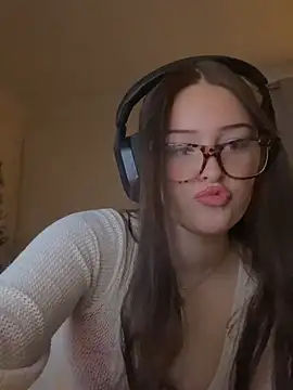 cherryrosealiee from StripChat is Freechat