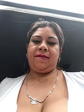 Webcam Model (Laura-Hernandez)  is live.Free join now!