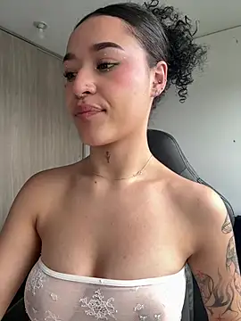 Webcam Model (crystal_dlun)  is live.Free join now!