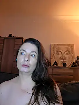 Webcam Model (cristalines)  is live.Free join now!