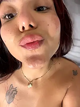 CherrySmirkXXX webcam