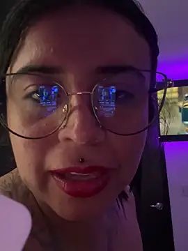 devilsweet17 - Devilsweet17's free webcam - UK Sex Cams