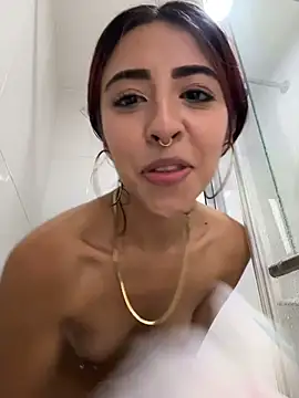 Webcam Model (Mirandaa_Rogers)  is live.Free join now!