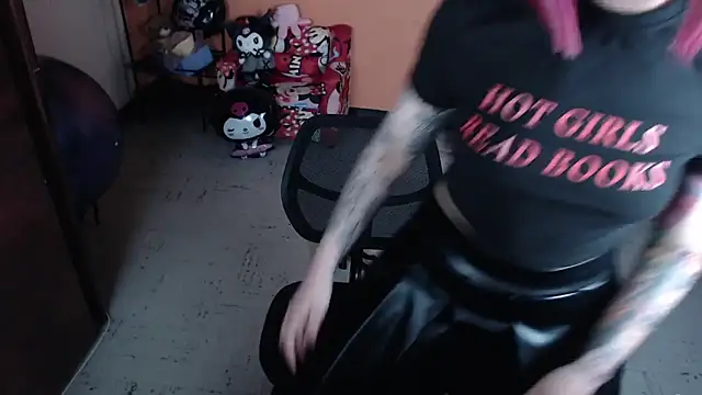 missmiia2 - MissMiia2's free webcam - UK Sex Cams