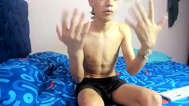 latinos_2001 - Latinos_2001's free webcam - UK Sex Cams