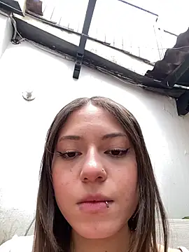 Webcam Model (PrettyAmber)  is live.Free join now!