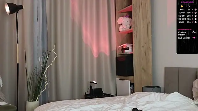 sakura_moore (F young) - make me cum \\  last tipper control <3