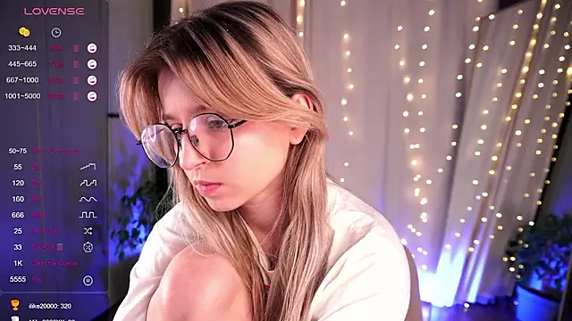 zegoii (F teen) - oil on my boobs+nipples play