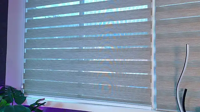 olayacooper (F teen) - Show tits