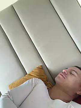 dominickvegas (Ask my age) - Dance full naked and jerk off